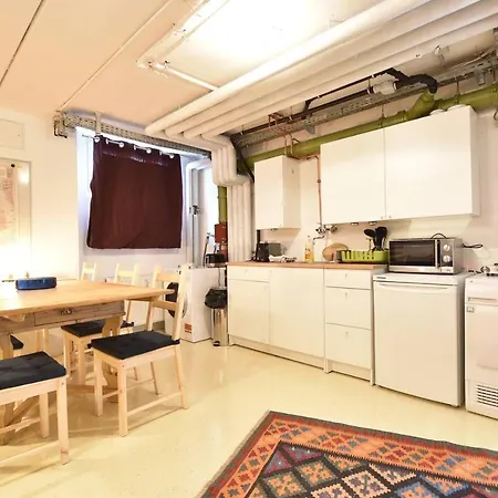 Gemutlicher Kellerstudio In Bester Lage Und Nahe Zum