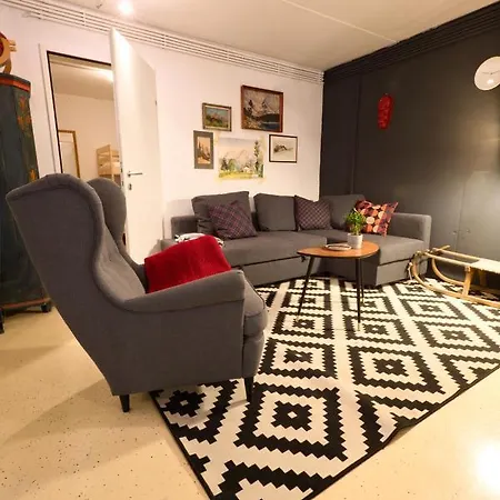 아파트 Gemutlicher Kellerstudio In Bester Lage Und Nahe Zum 인스브루크